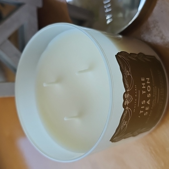 White Barn 'Tis The Season 3-wick Candle - Picture 3 of 3